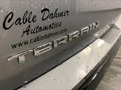 Used 2024 GMC Terrain SLE FWD image 8
