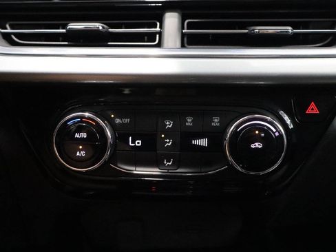 Used 2024 Chevrolet Trax LT FWD image 19