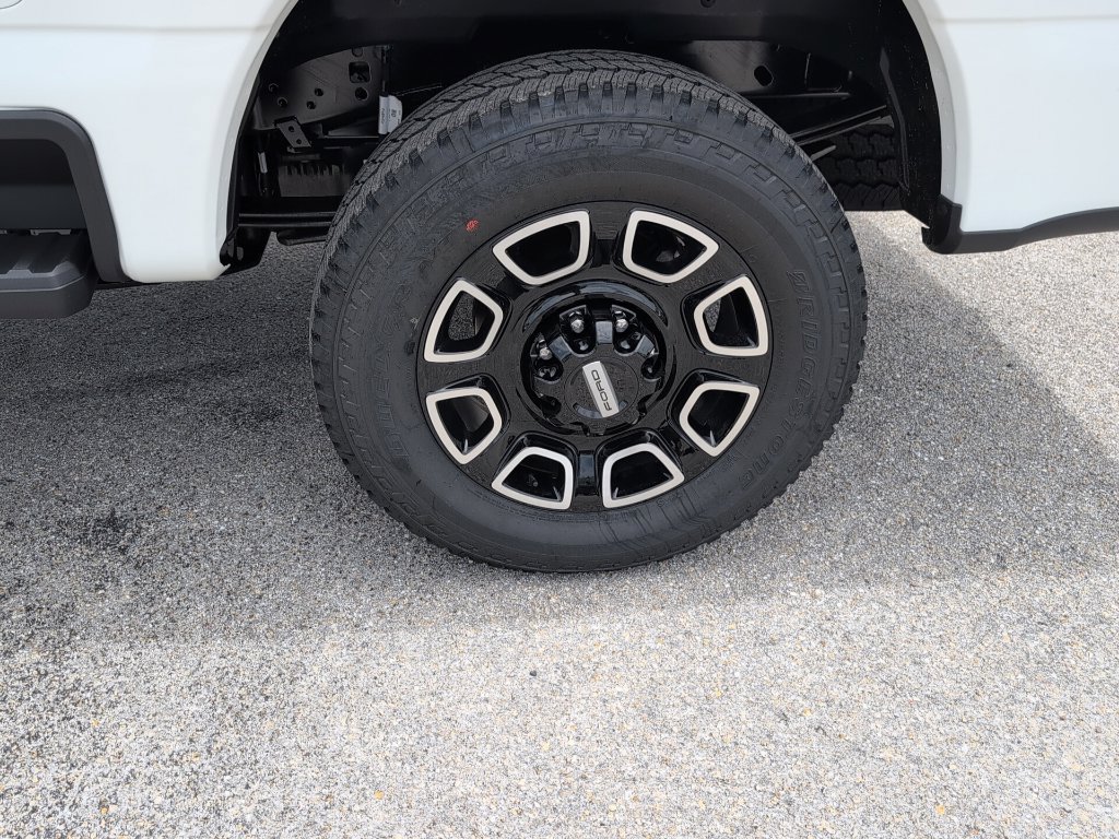New 2026 Ford F250 Platinum w/ FX4 Off-Road Package AWD/4WD image 14