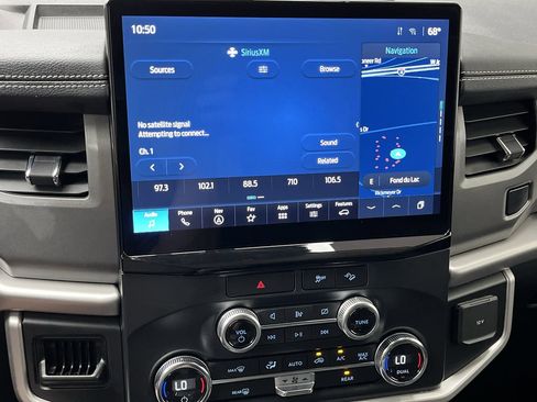 Used 2022 Ford Expedition XLT image 19