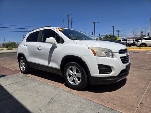 Used 2016 Chevrolet Trax LT w/ LT Convenience Package FWD image 4