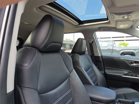 Certified 2020 Toyota RAV4 XLE Premium image 15