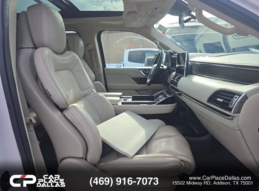 Used 2018 Lincoln Navigator Select w/ Technology Package RWD image 12