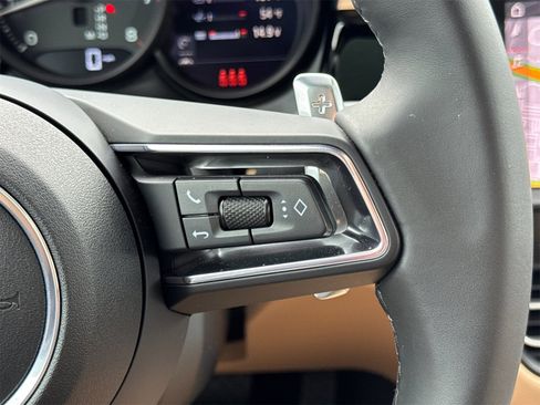 Used 2025 Porsche Macan image 29