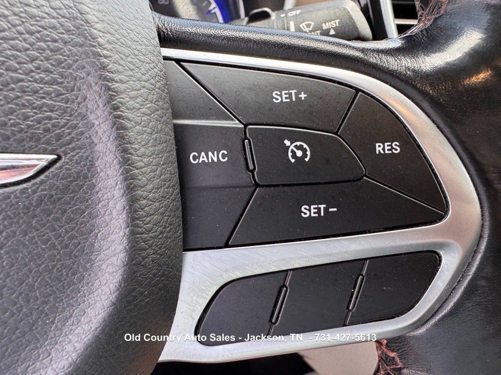 Used 2019 Chrysler Pacifica Touring-L FWD image 25