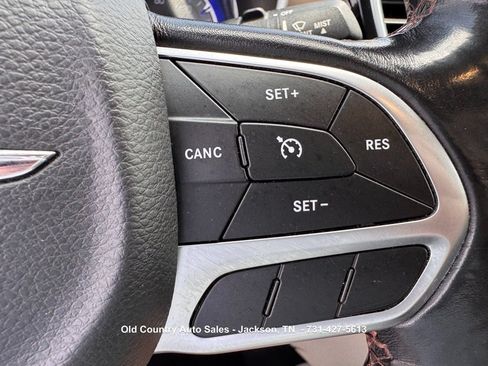 Used 2019 Chrysler Pacifica Touring-L FWD image 25