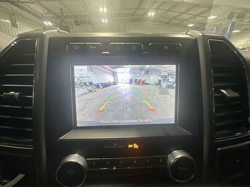 Used 2020 Ford Expedition XLT w/ Equipment Group 202A AWD/4WD image 29