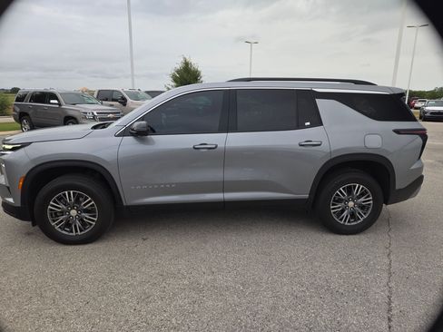 Used 2025 Chevrolet Traverse LT w/ Driver Confidence Package FWD image 6