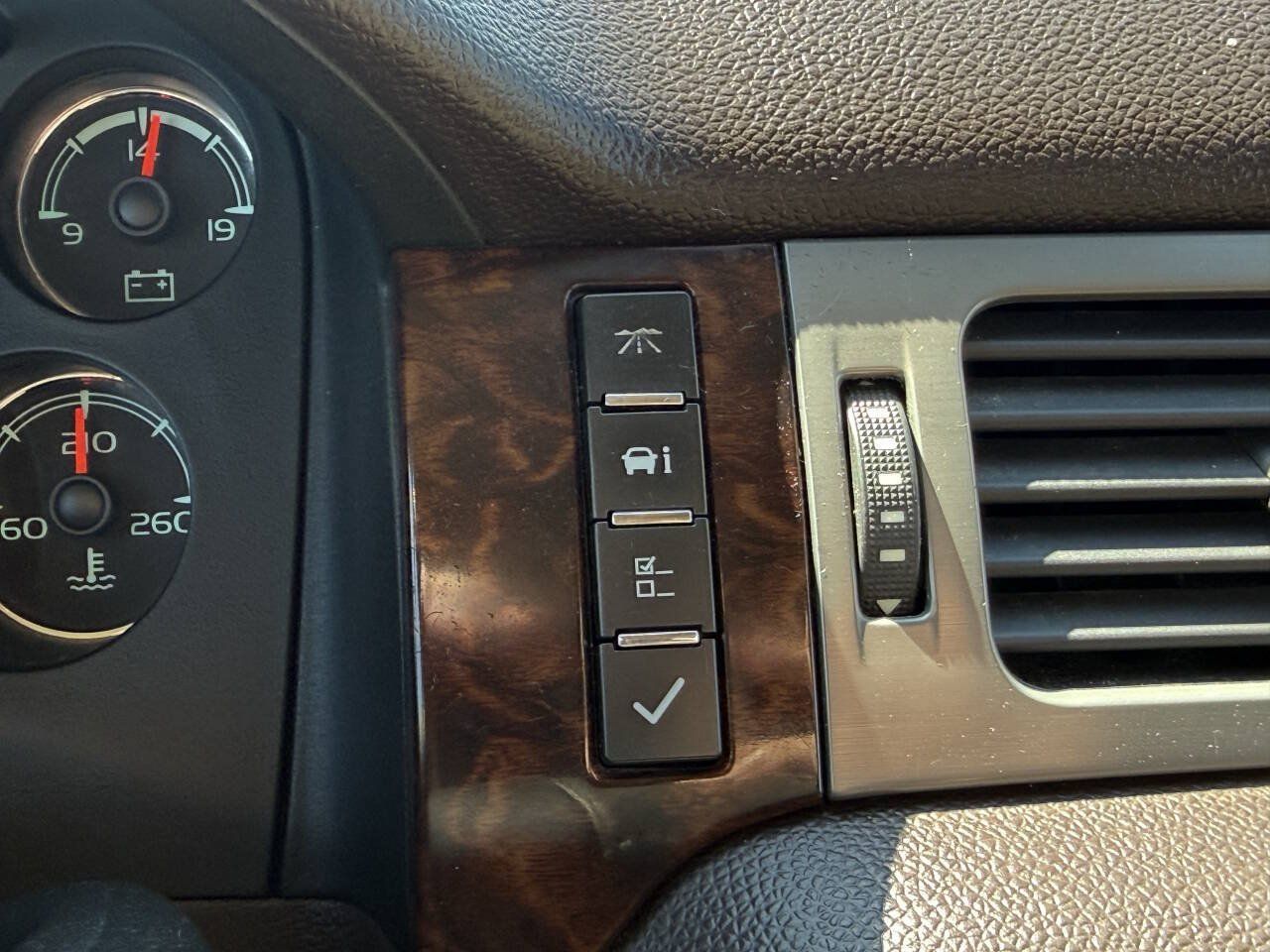 Used 2012 GMC Yukon Denali AWD/4WD image 30