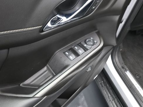 Used 2020 GMC Acadia SLT w/ Driver Alert Package II image 17