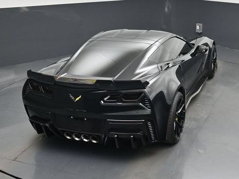 Used 2015 Chevrolet Corvette Z06 w/ 3LZ Preferred Equipment Group RWD image 25