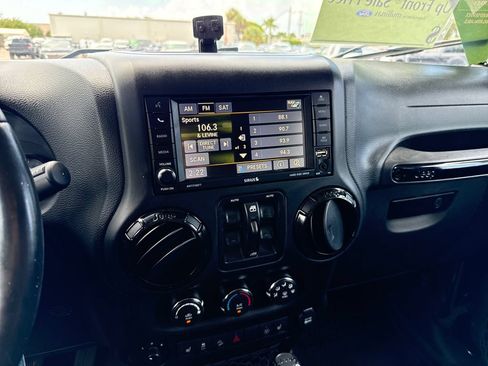 Used 2016 Jeep Wrangler Unlimited Sahara AWD/4WD image 16