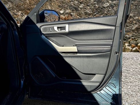 Used 2023 Ford Explorer XLT image 20