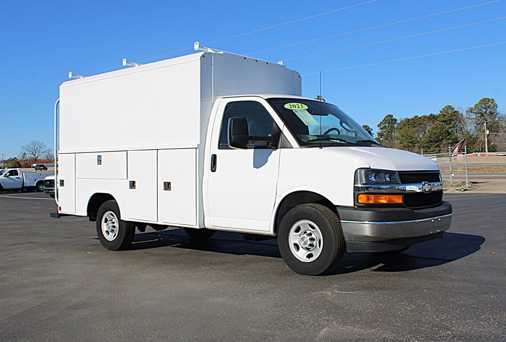 Used 2023 Chevrolet Express 3500 w/ Power Convenience Package RWD image 3