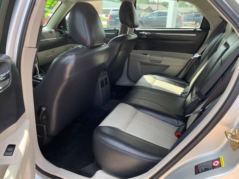 Used 2005 Chrysler 300 Touring RWD image 10