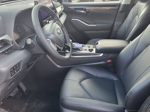 New 2026 Toyota Highlander Limited image 14