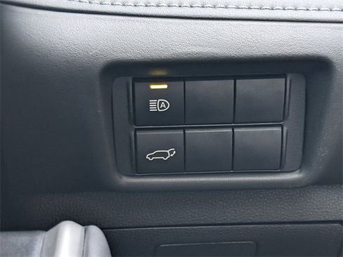 Used 2025 Toyota Highlander XLE image 21