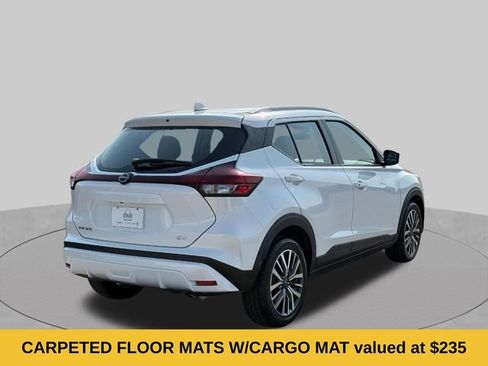 Used 2023 Nissan Kicks SV FWD image 3