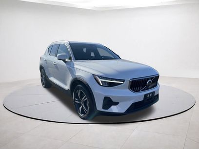Used 2025 Volvo XC40 B5 Core