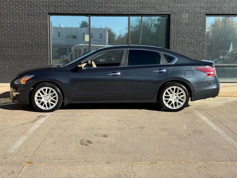 Used 2013 Nissan Altima 3.5 SV image 20