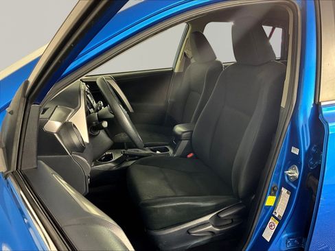 Used 2018 Toyota RAV4 LE w/ All Weather Liner Package FWD image 21