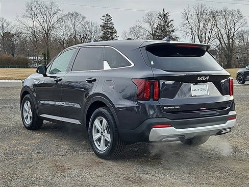 Certified 2025 Kia Sorento LX image 5