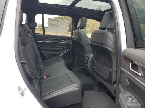 New 2025 Jeep Grand Cherokee Limited w/ Luxury Tech Group II image 23