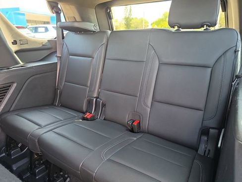 Used 2022 Chevrolet Tahoe Z71 w/ Luxury Package AWD/4WD image 13
