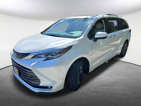 New 2026 Toyota Sienna Platinum AWD/4WD image 5