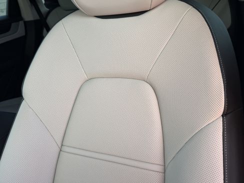 Certified 2024 Porsche Cayenne Coupe image 5