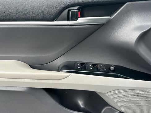 Used 2020 Toyota Camry SE image 12