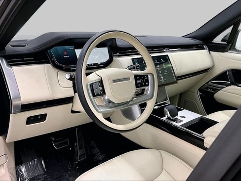 Used 2025 Land Rover Range Rover SE AWD/4WD image 18