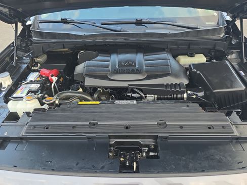 Used 2021 Nissan Titan SV w/ SV Convenience Package image 32