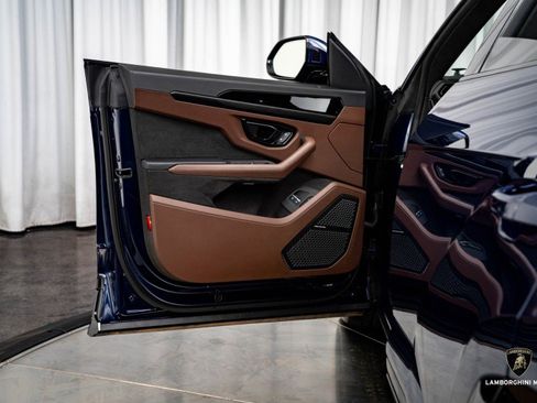 Used 2025 Lamborghini Urus SE image 19