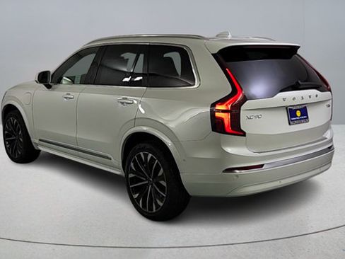 Used 2026 Volvo XC90 T8 Plus w/ Protection Package Premier AWD/4WD image 5