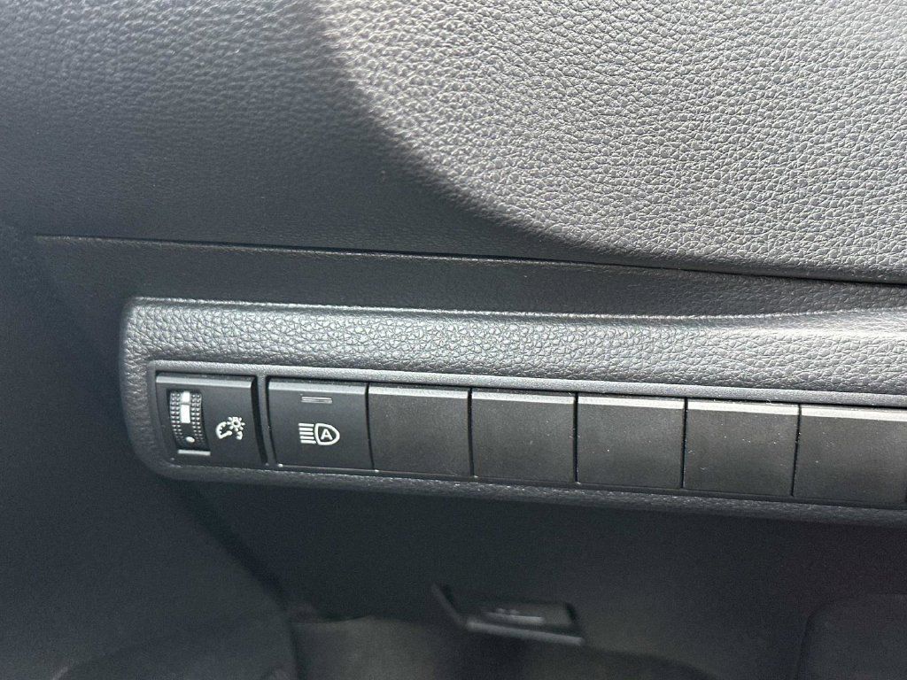 Used 2025 Toyota Corolla LE FWD image 25