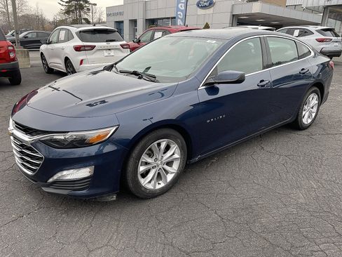 Used 2019 Chevrolet Malibu LT image 2