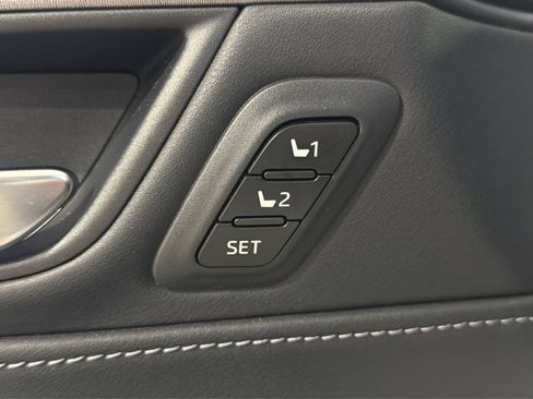 Used 2023 Toyota Venza Limited AWD/4WD image 17