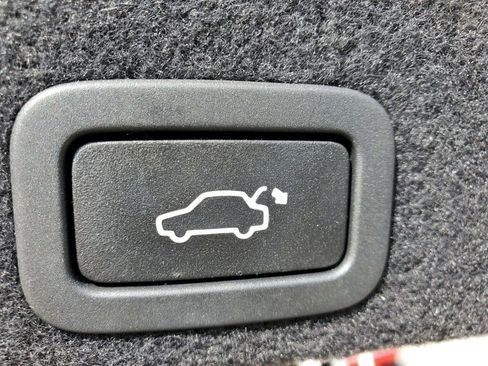 Used 2016 Volvo XC60 T6 w/ Proximity Package image 34