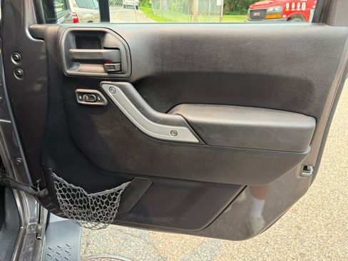Used 2014 Jeep Wrangler Unlimited Sahara AWD/4WD image 24