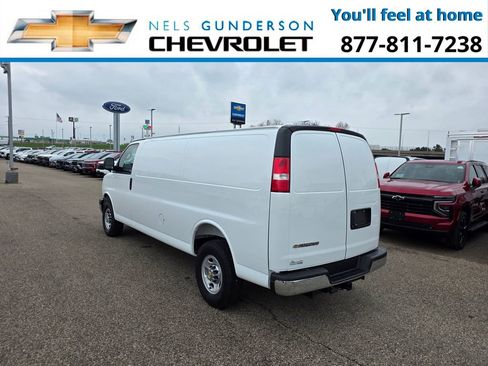 New 2026 Chevrolet Express 3500 Extended RWD image 4