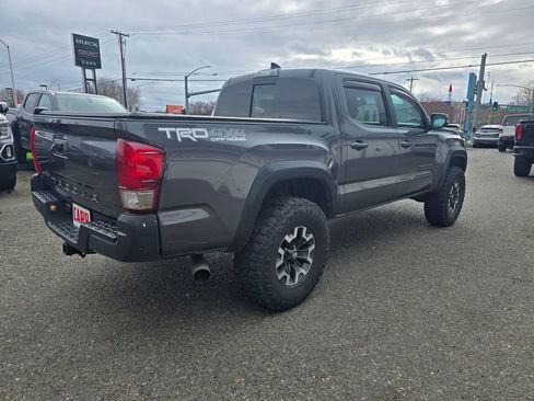 Used 2017 Toyota Tacoma TRD Off-Road w/ Tow Package image 3
