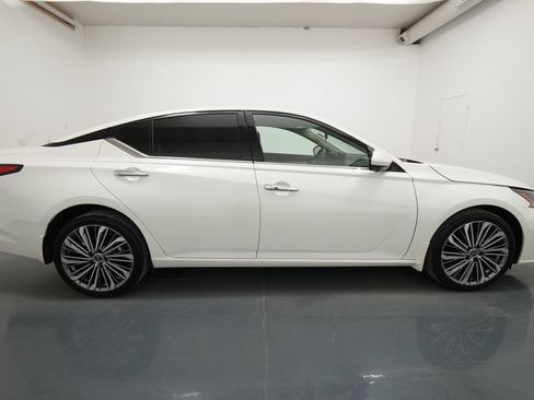Used 2024 Nissan Altima 2.5 SL AWD/4WD image 9