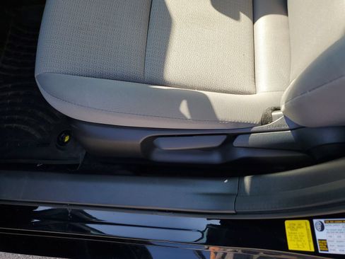 Certified 2025 Toyota Prius LE FWD image 17