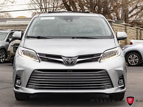 Used 2020 Toyota Sienna Limited image 15