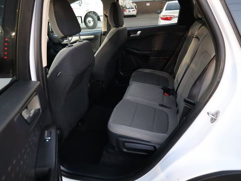 Used 2020 Ford Escape SE image 12