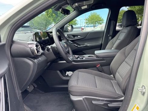 Used 2026 Chevrolet Equinox LT FWD image 9