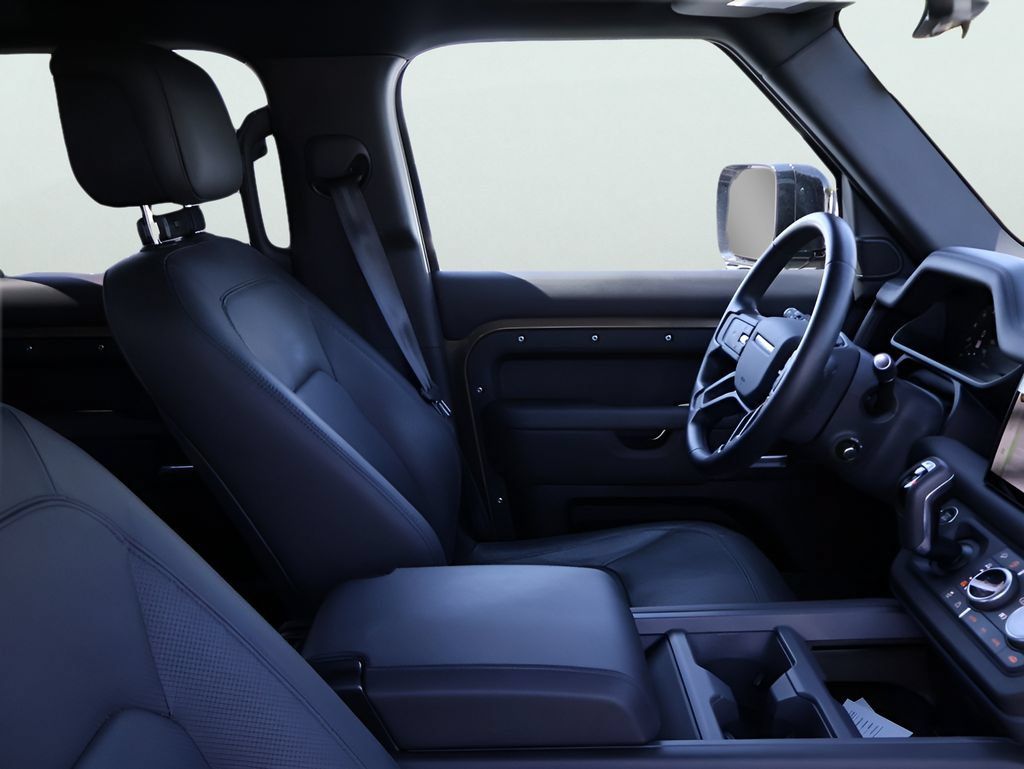 Certified 2025 Land Rover Defender 110 X-Dynamic SE AWD/4WD image 8