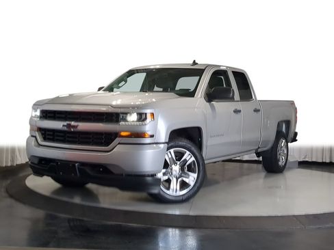 Used 2019 Chevrolet Silverado 1500 Custom w/ Custom Convenience Package AWD/4WD image 1
