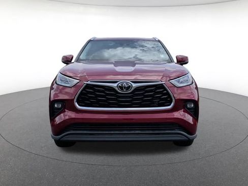 Used 2024 Toyota Highlander Limited FWD image 9